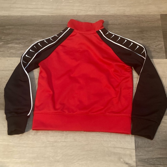 💎 (4/$30) 2T Kids Nike Workout Jacket - Picture 2 of 5